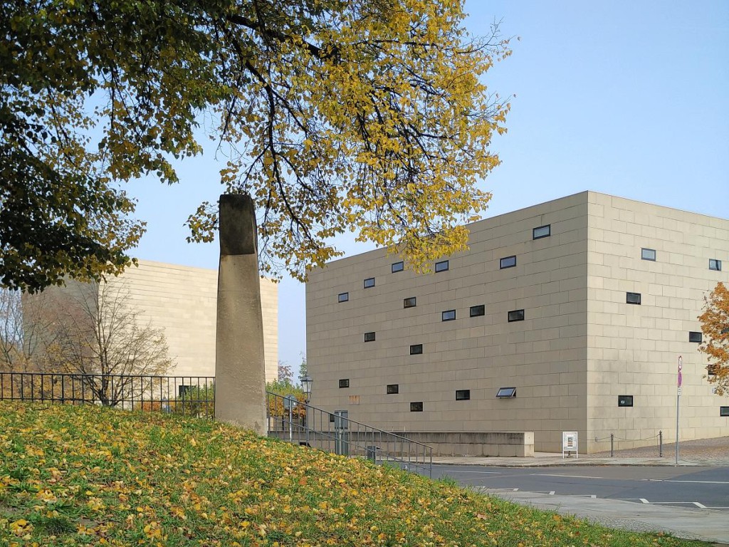 Dresden - Neue Synagoge und Denkmal der 1938 zerstörten Synagoge