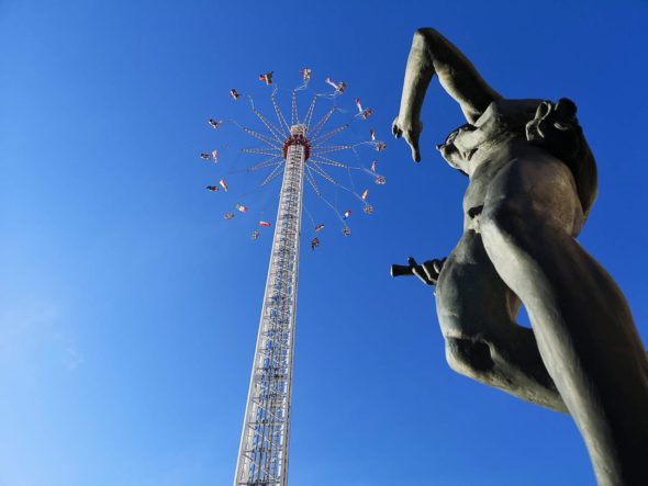 80 Meter hohes Riesen-Kettenkarusell in Halle