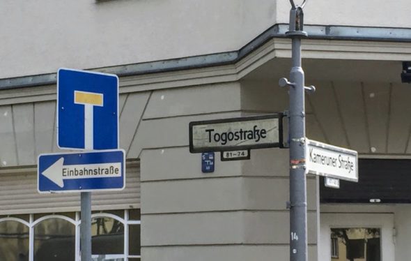 Schild: Sackgasse und Einbahnstraße